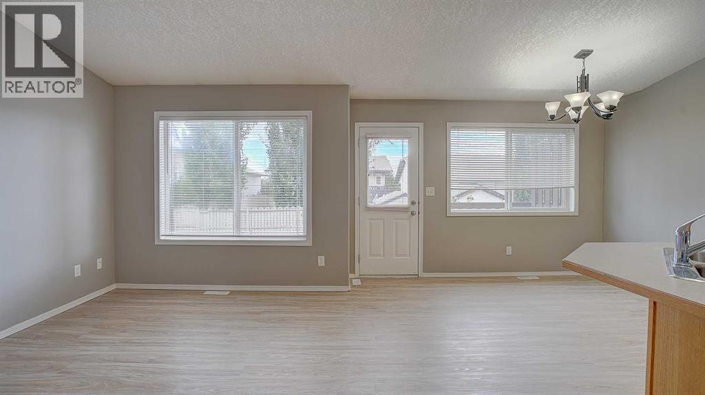 Listing photo – 13 Leung Place, Blackfalds