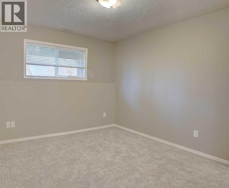 Listing photo – 13 Leung Place, Blackfalds