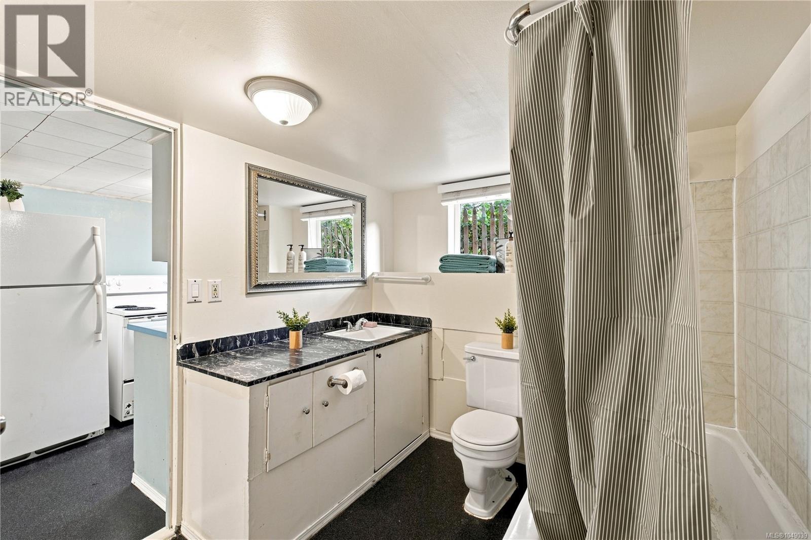 1320 Bond St - Image 43