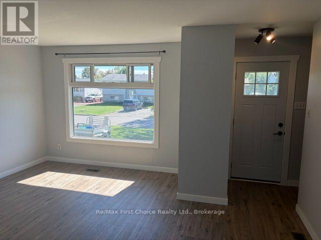 137 INGLEWOOD CRESCENT N - Image 9