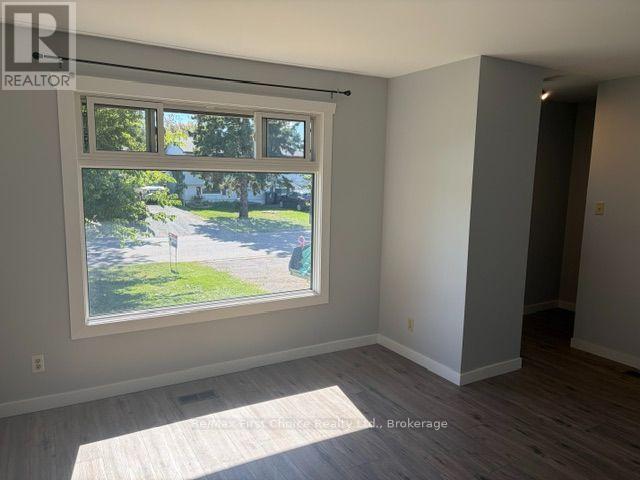 137 INGLEWOOD CRESCENT N - Image 10