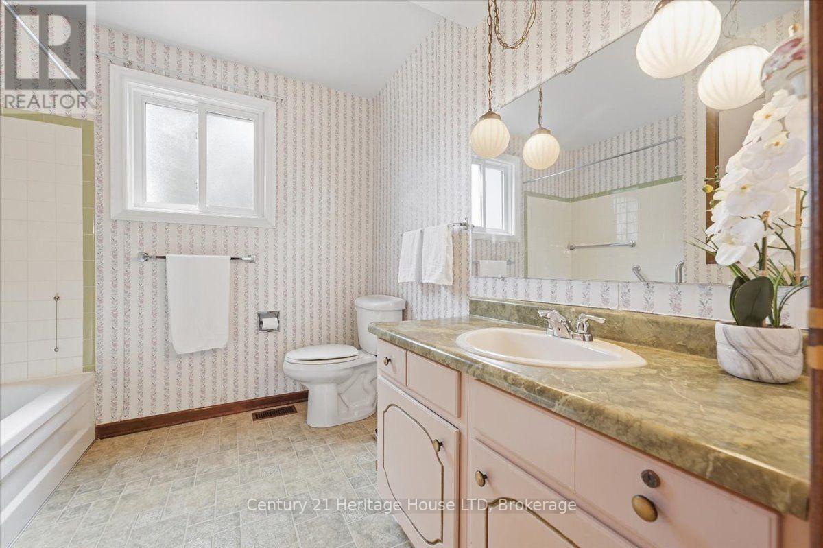 62 NORTHGATE DRIVE - 11