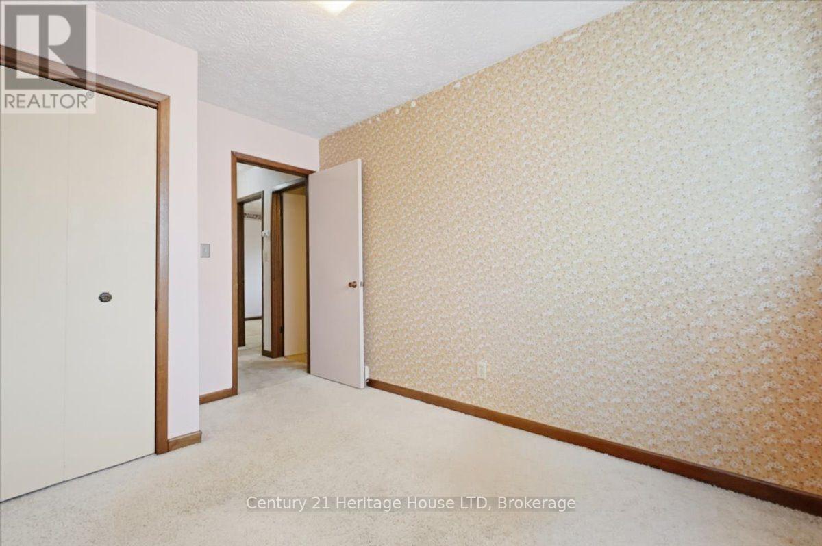 62 NORTHGATE DRIVE - 17