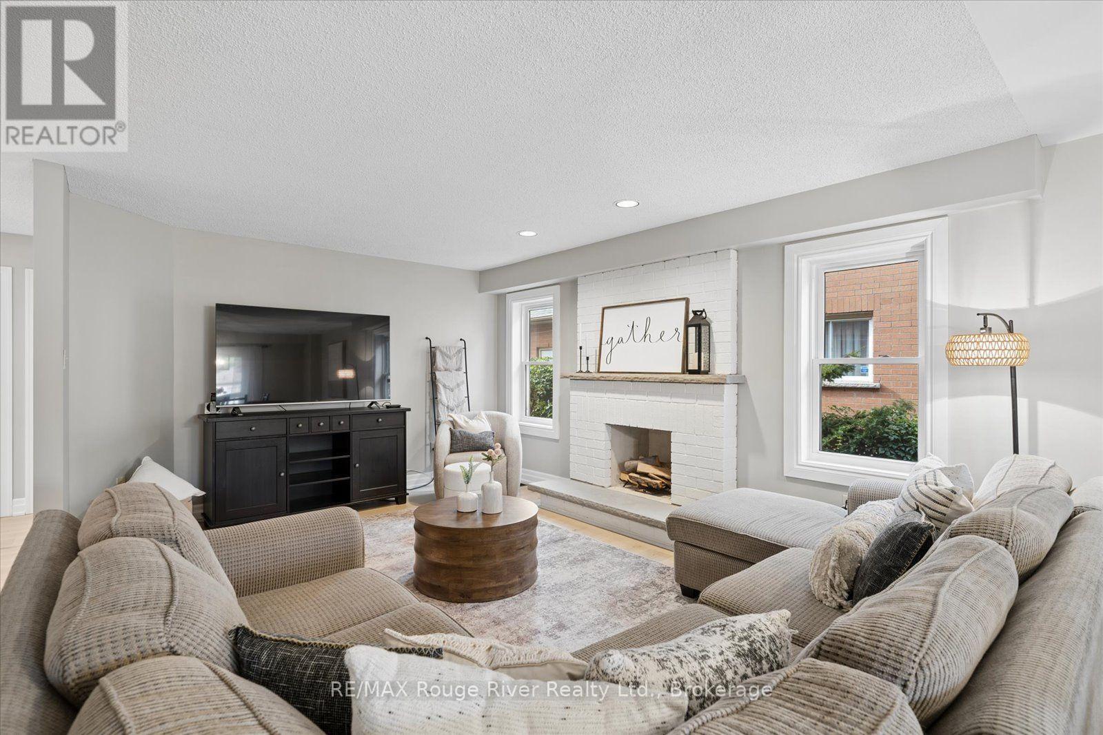 1 Gowan Drive, Whitby, ON photo 14
