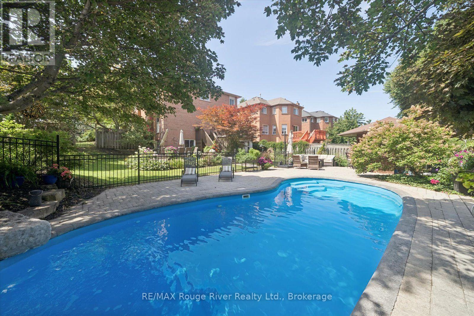1 Gowan Drive, Whitby, ON photo 4