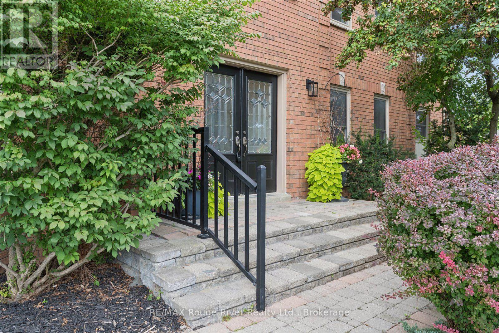 1 Gowan Drive, Whitby, ON photo 5