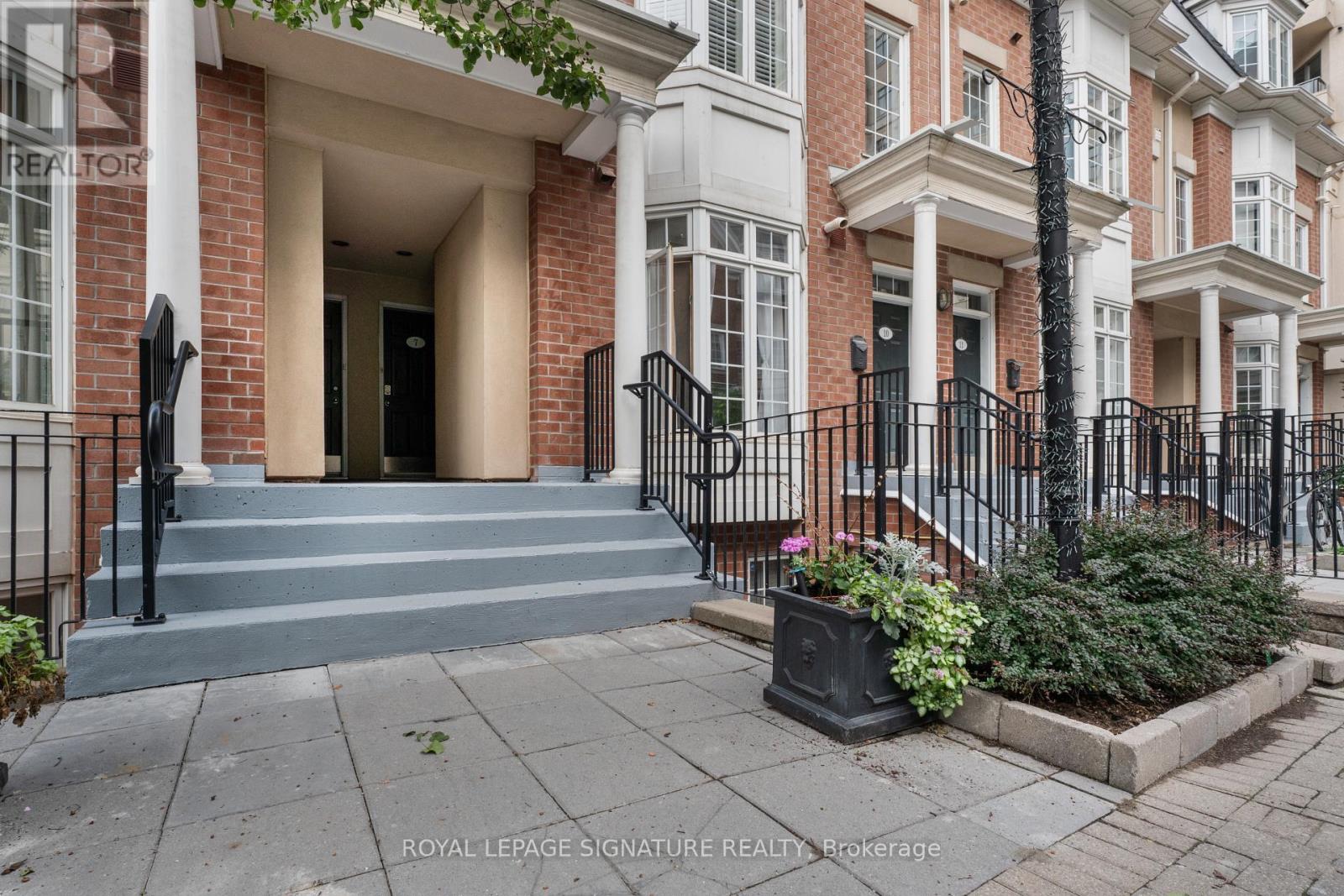 Photo of 8 - 11 NIAGARA STREET