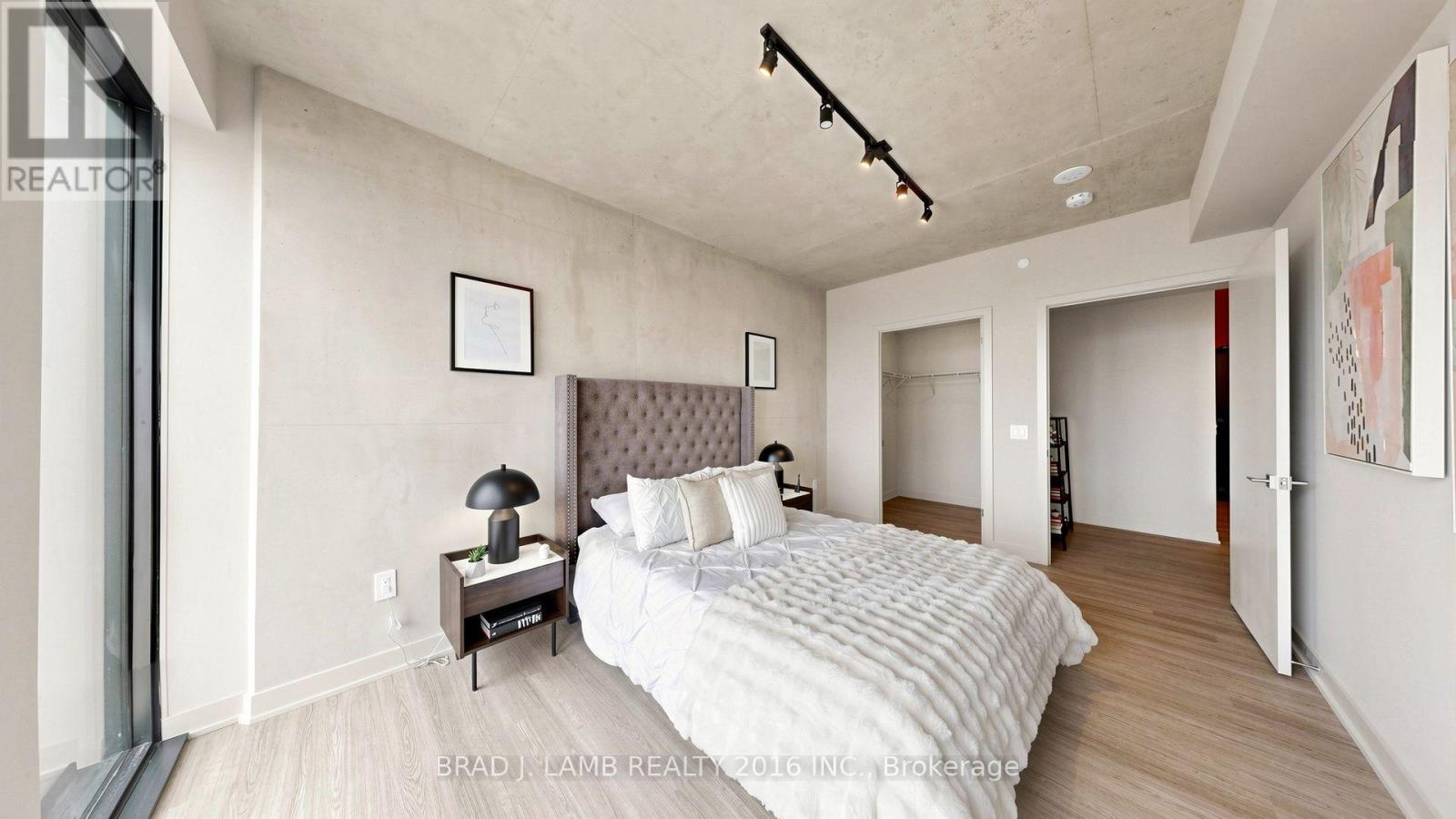 #3004 284 KING STREET E - 17