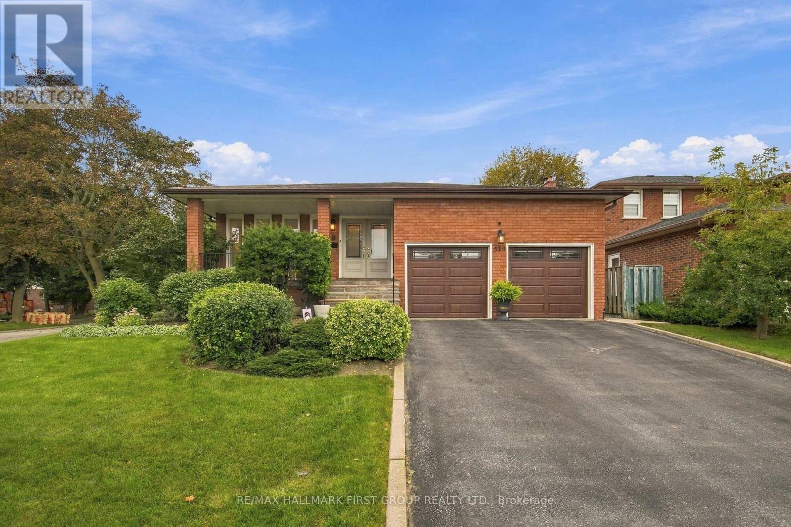 520 McLeod Crescent, Pickering, ON photo 2