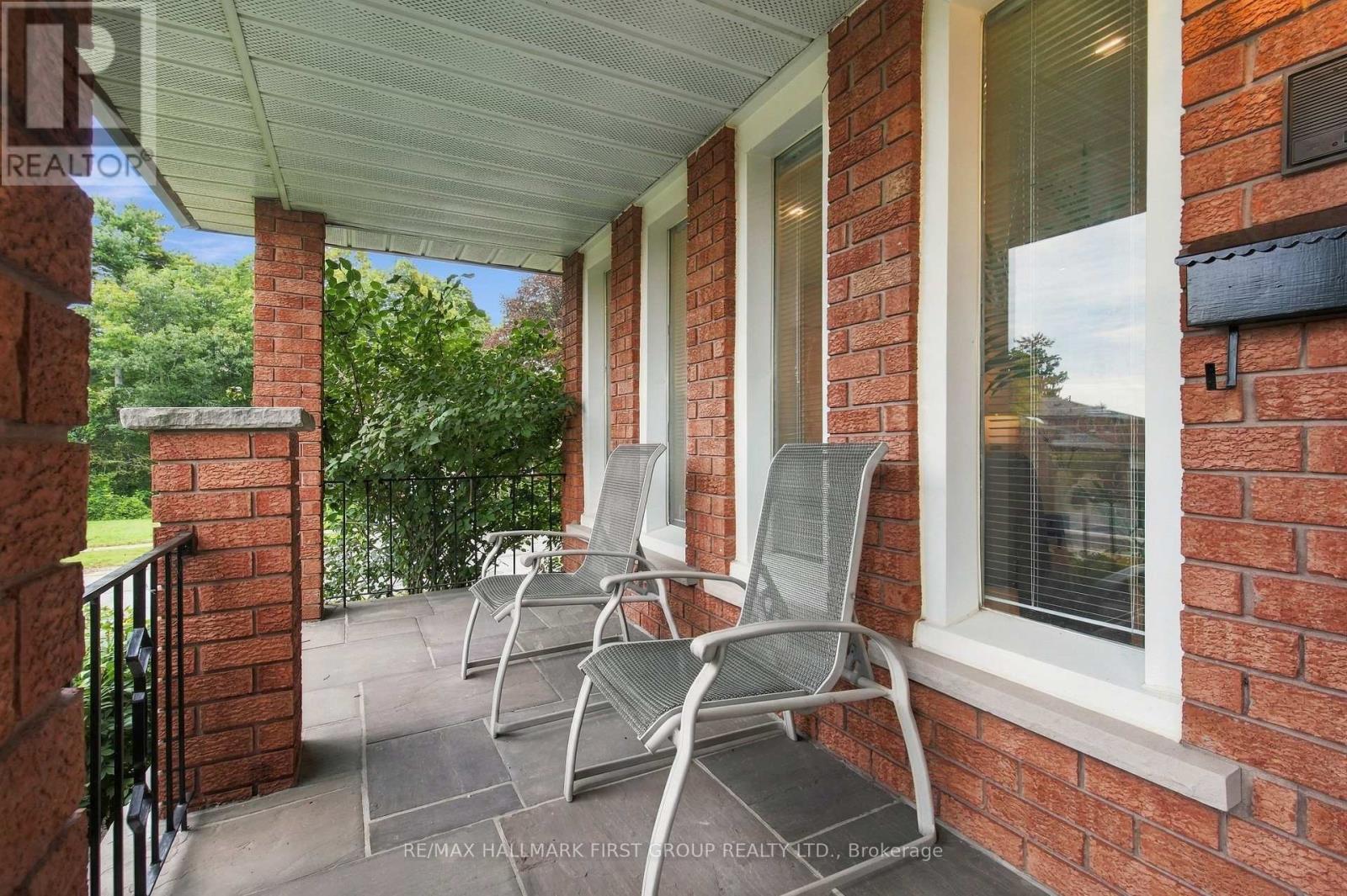 520 McLeod Crescent, Pickering, ON photo 3