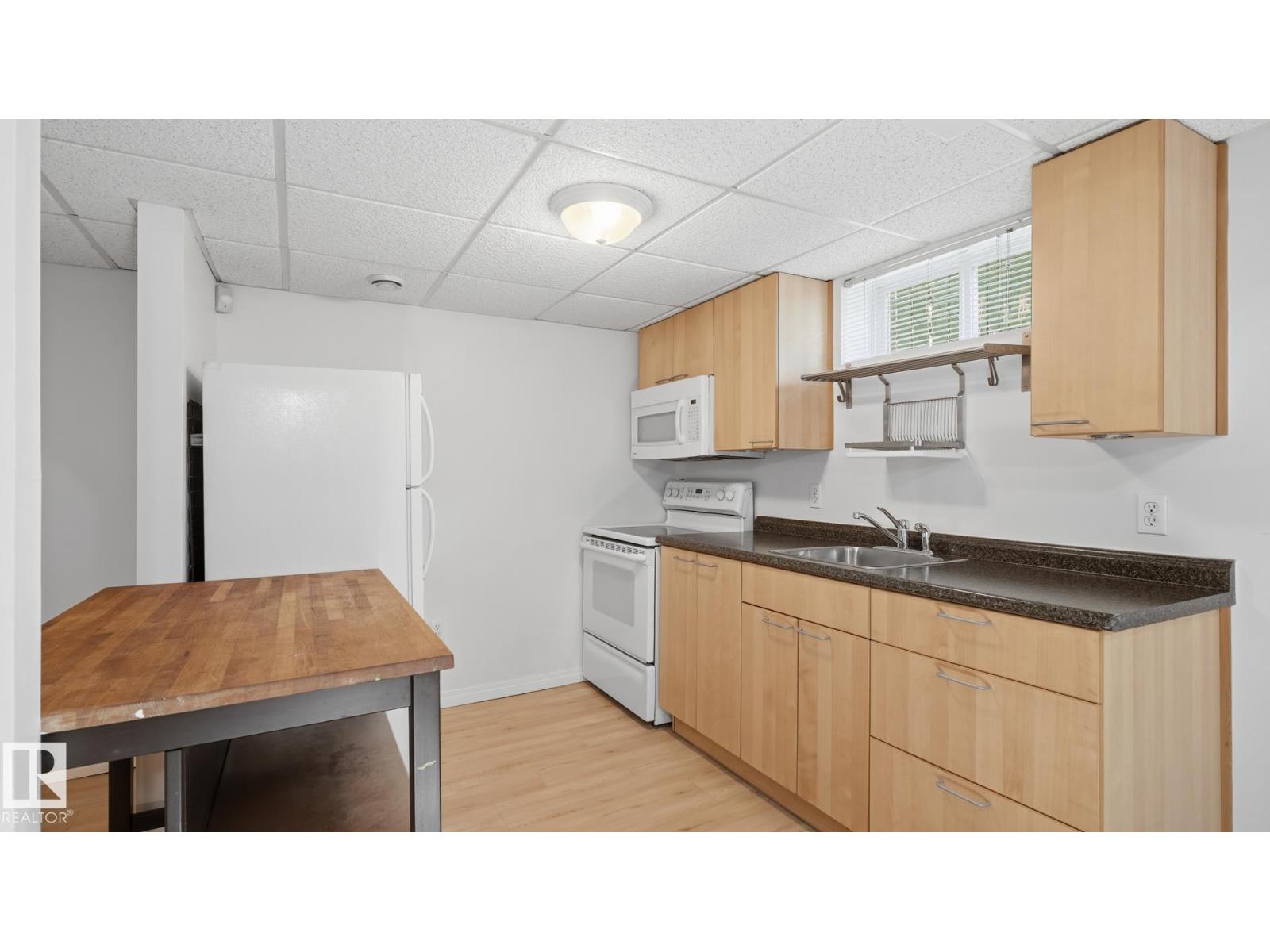 11836 62 ST NW - 23