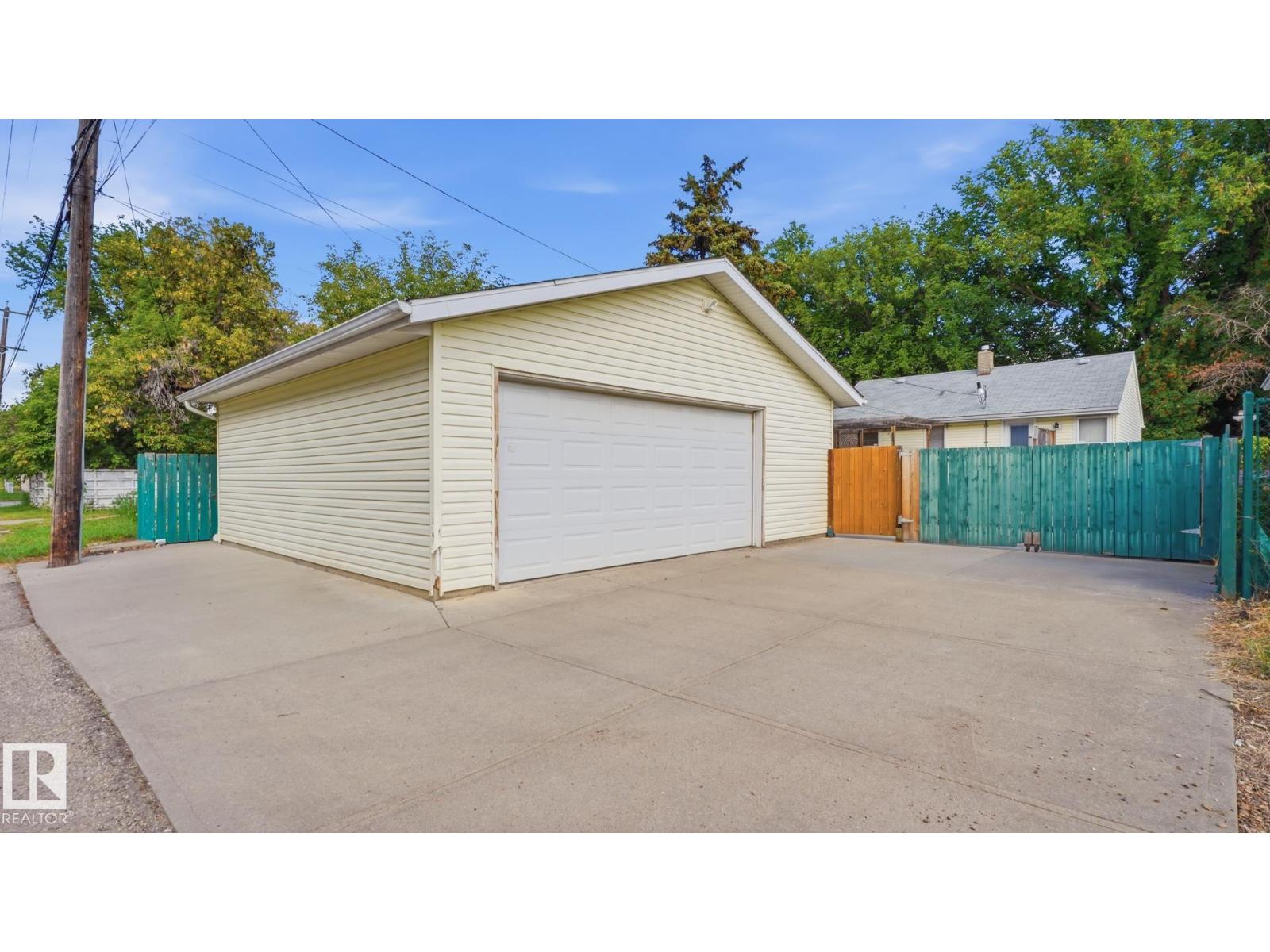 11836 62 ST NW - 44