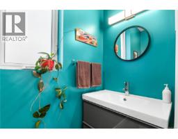 1704 Coronation Ave, Victoria, BC V8R1X2 Photo 12