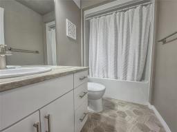 12 Derlago Drive, Brandon, MB R7B4J5 Photo 16