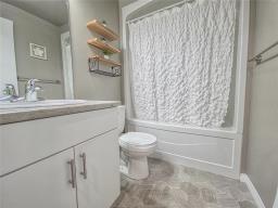 12 Derlago Drive, Brandon, MB R7B4J5 Photo 28