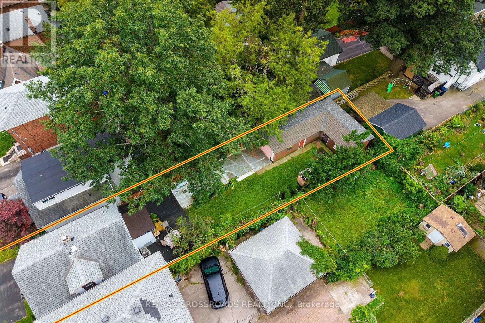 36 MCDONALD AVENUE - Image 32