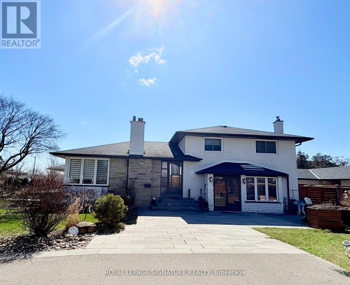 2263 HARCOURT CRESCENT - 1