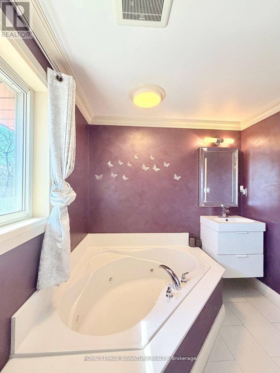 2263 HARCOURT CRESCENT - 18