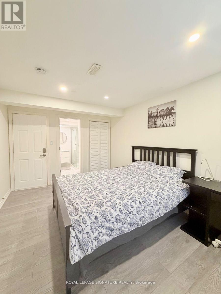 2263 HARCOURT CRESCENT - 31
