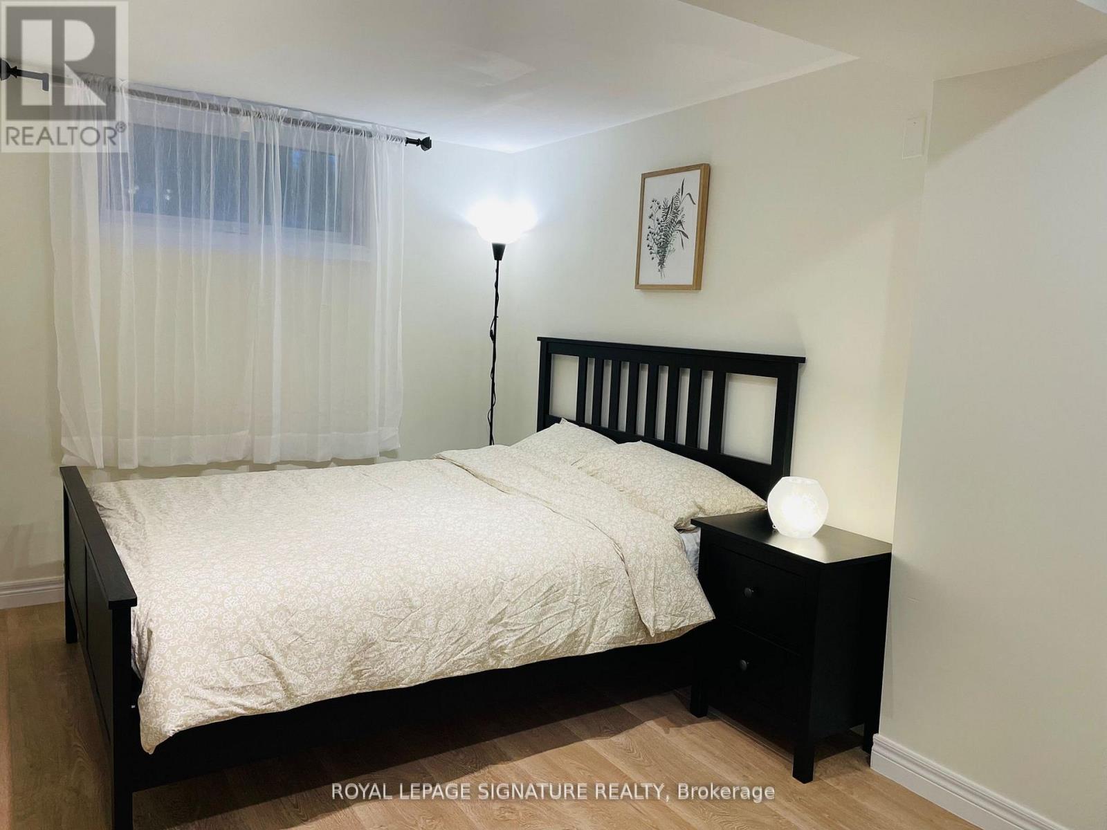 2263 HARCOURT CRESCENT - 42