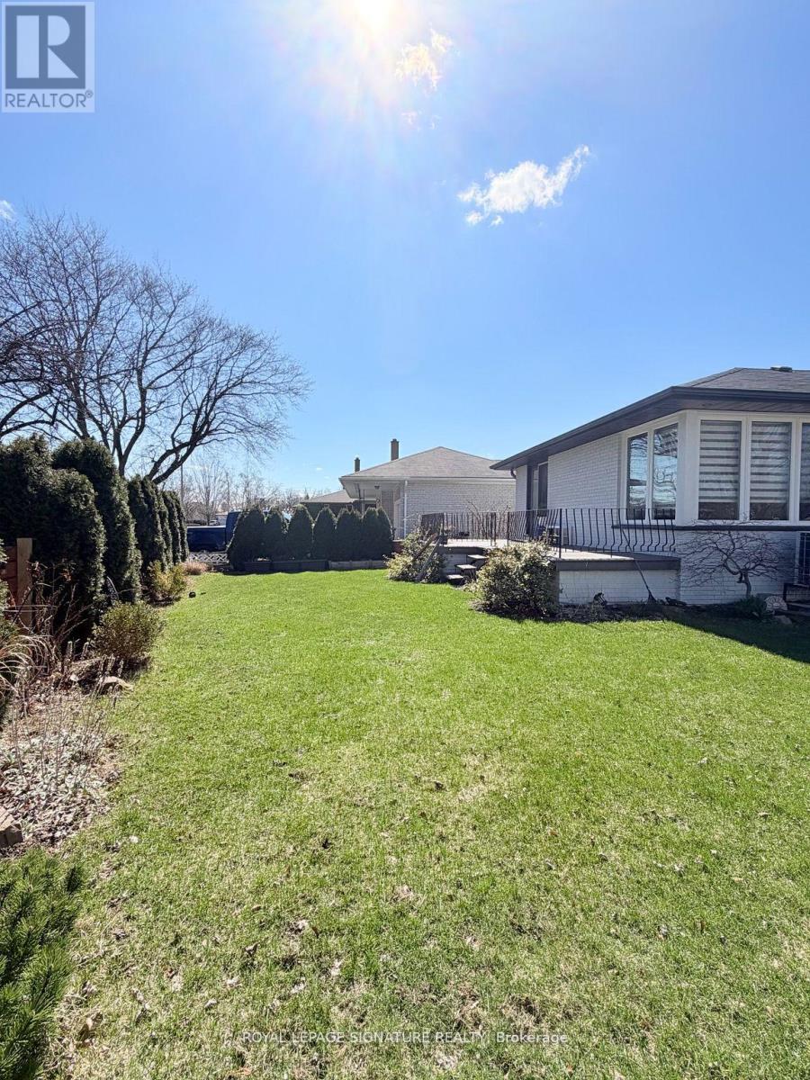2263 HARCOURT CRESCENT - 46