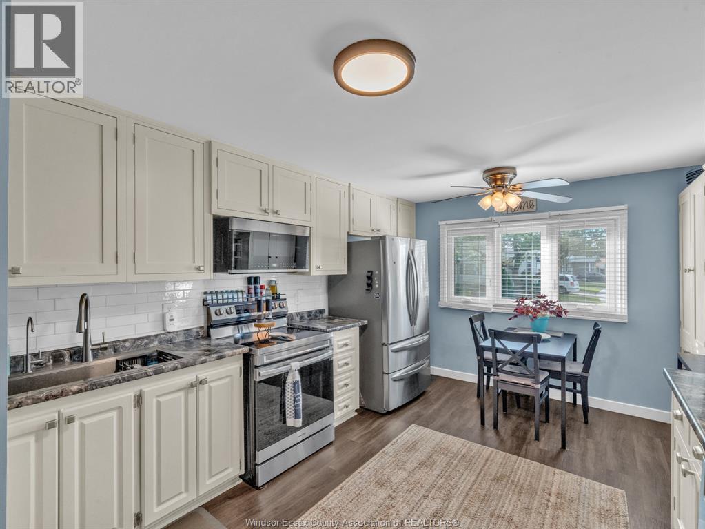 46 DIANE CRESCENT - 11