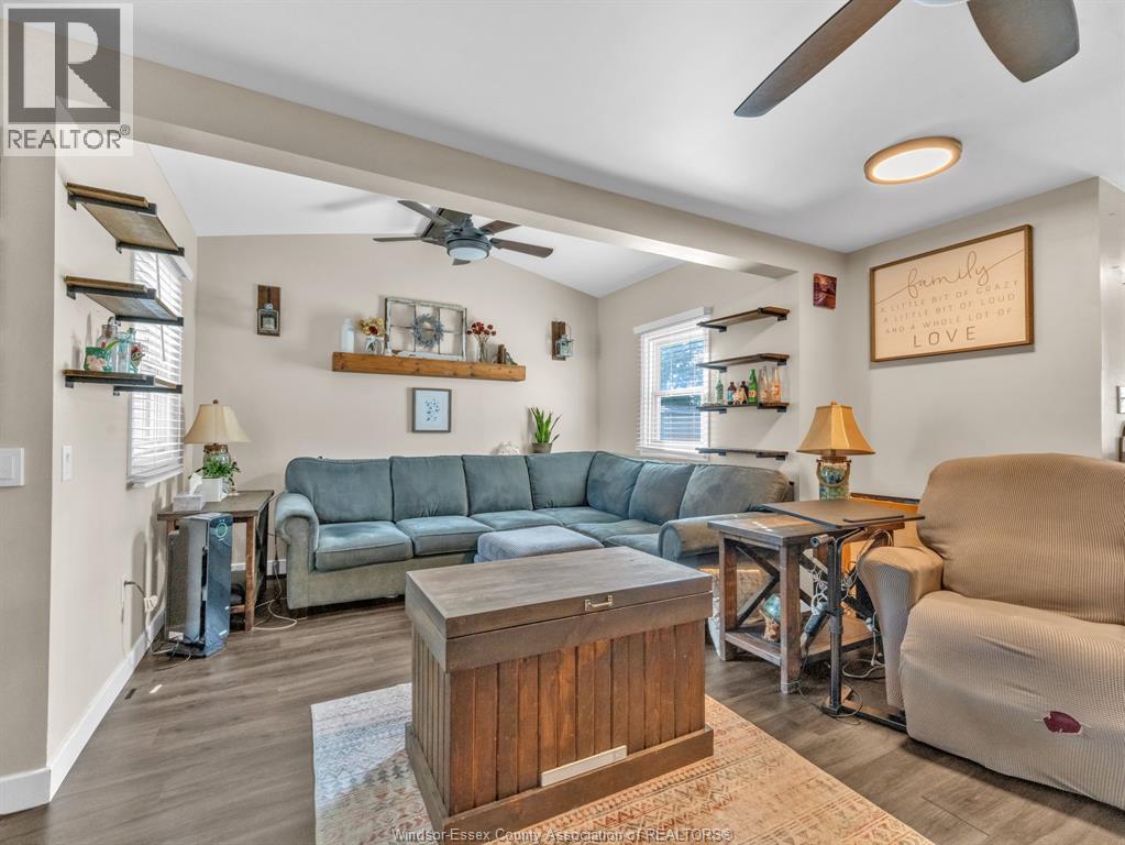 46 DIANE CRESCENT - 16