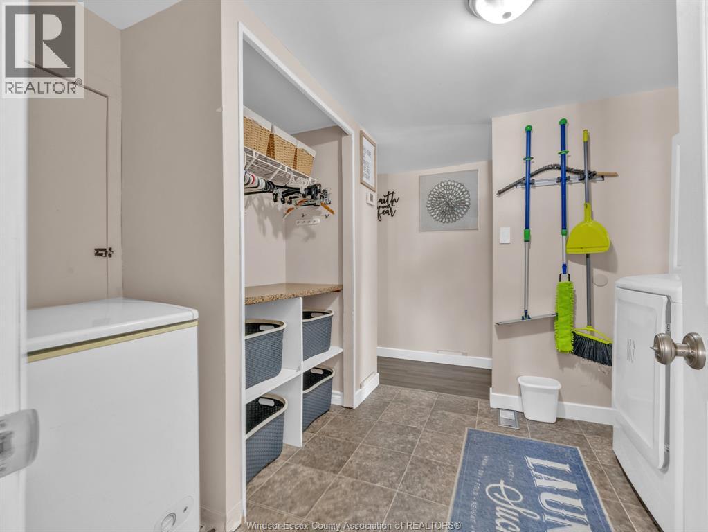 46 DIANE CRESCENT - 21
