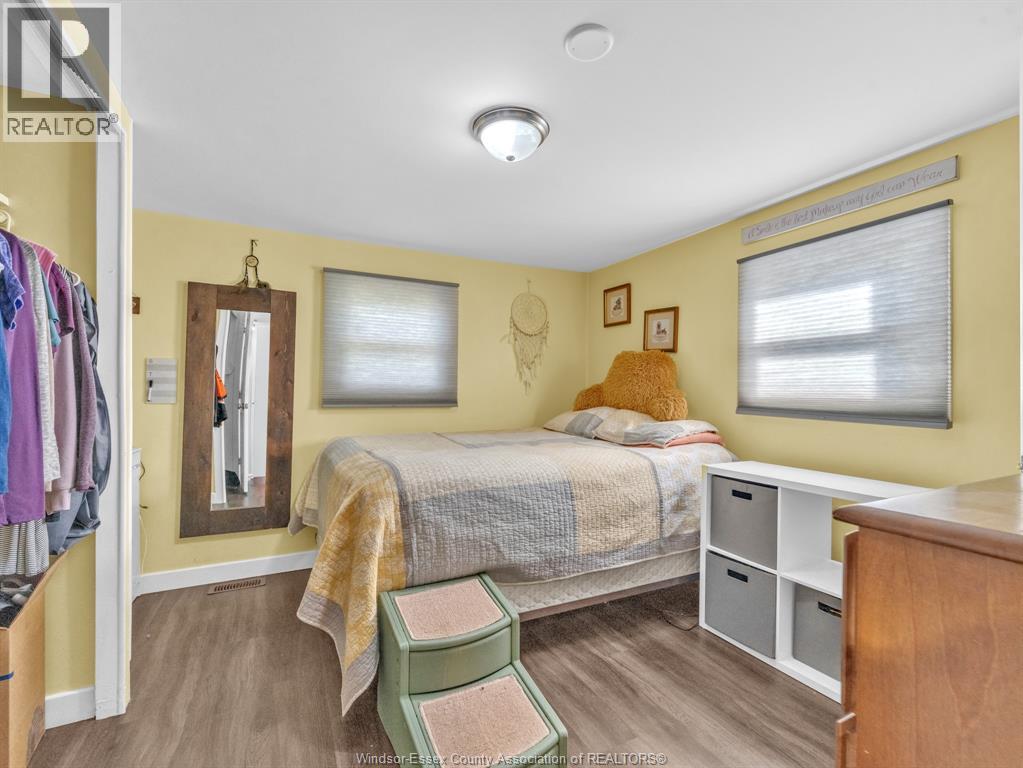 46 DIANE CRESCENT - 24