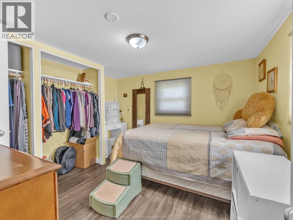 46 DIANE CRESCENT - 25