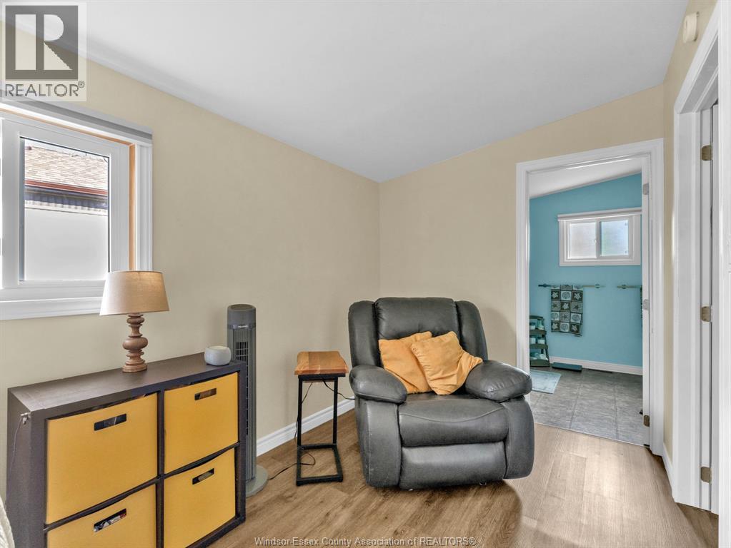 46 DIANE CRESCENT - 29