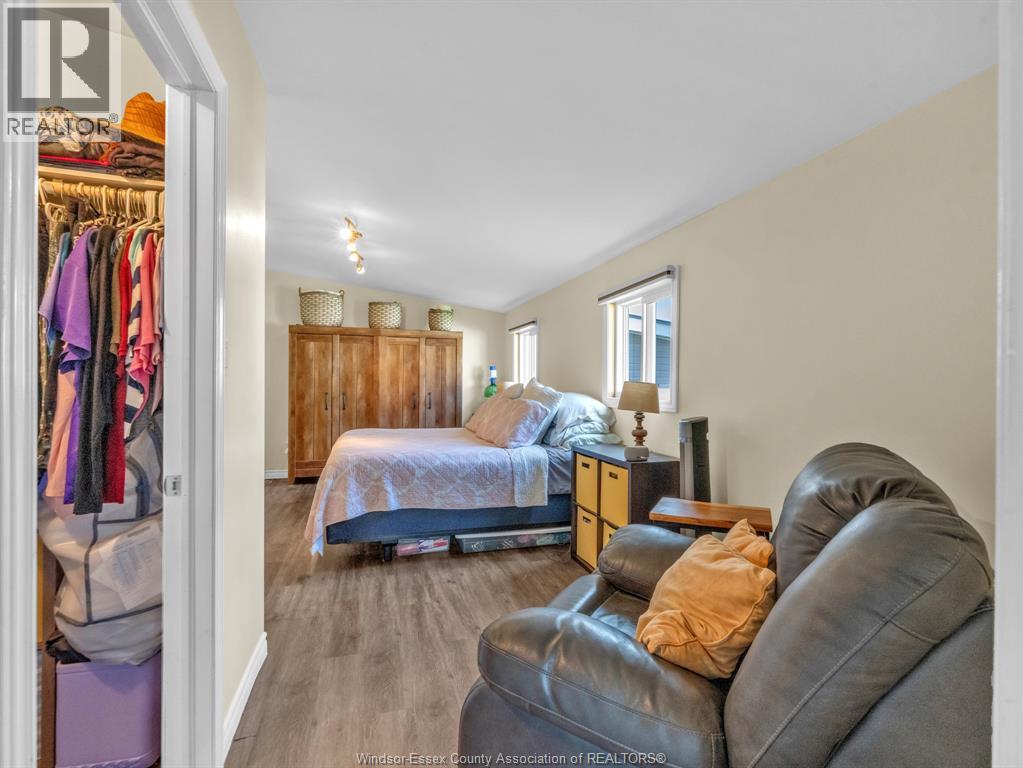 46 DIANE CRESCENT - 30