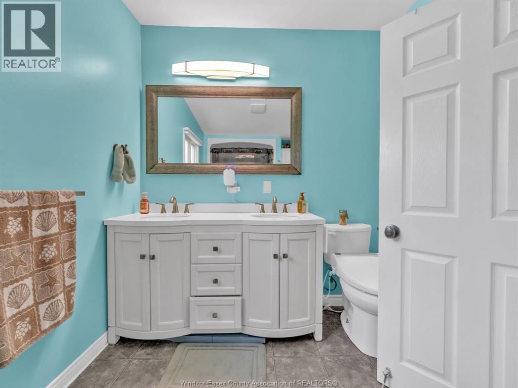 46 DIANE CRESCENT - 34