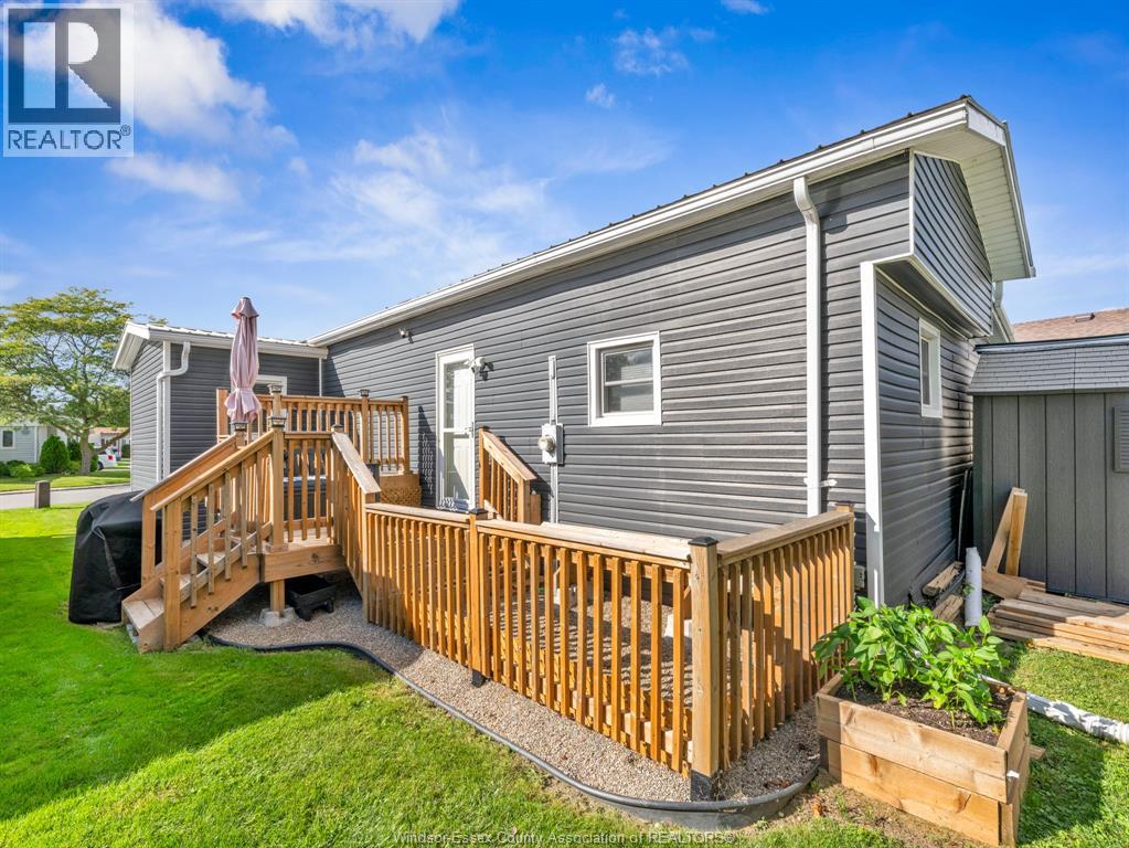46 DIANE CRESCENT - 36