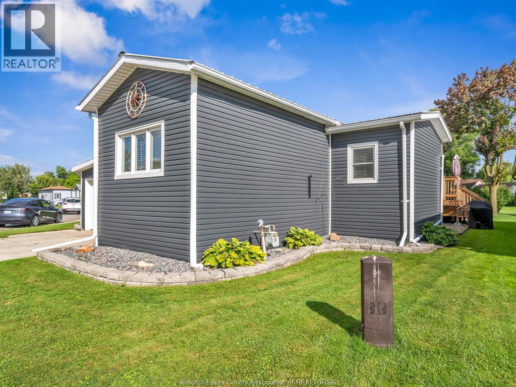 46 DIANE CRESCENT - 37