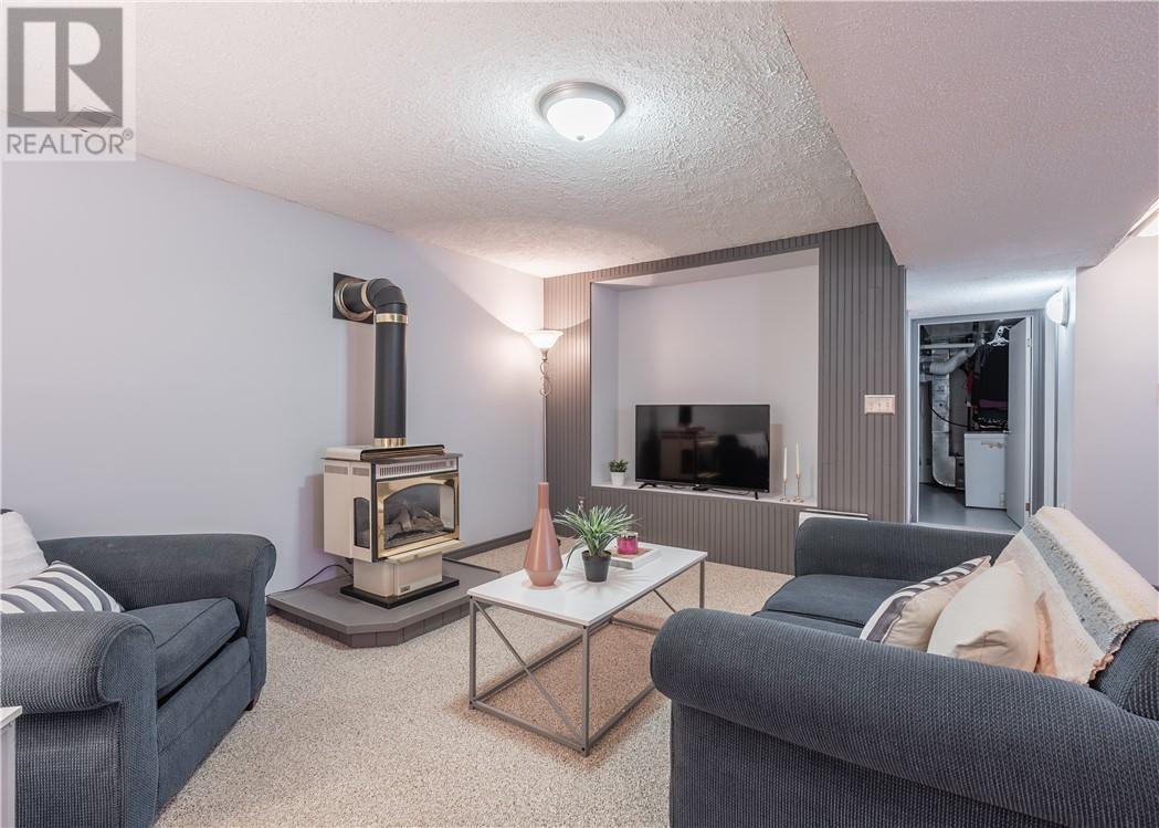 29 Carr Avenue - 21