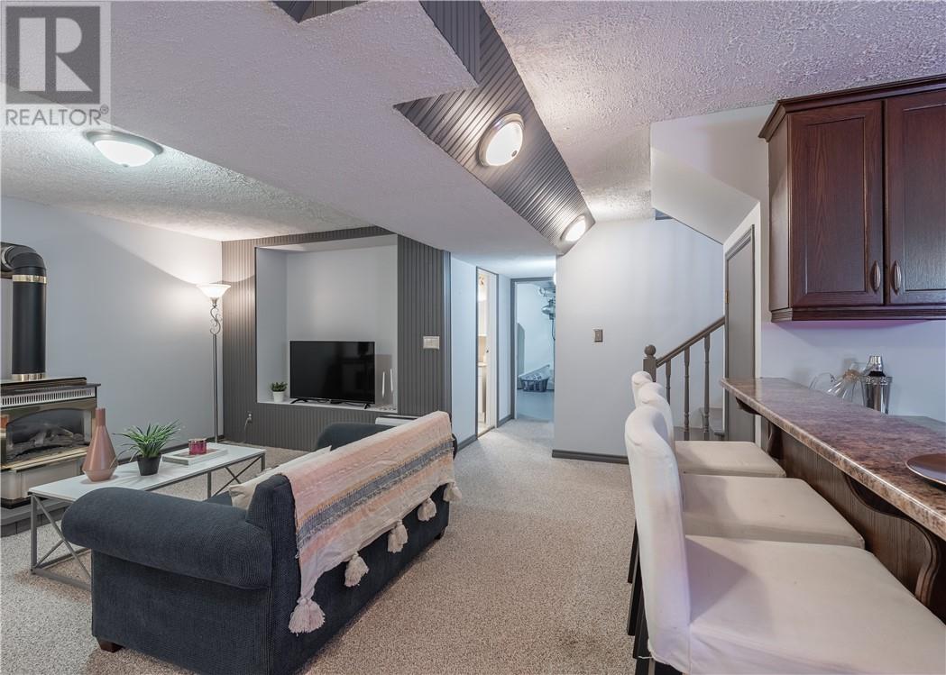 29 Carr Avenue - 23