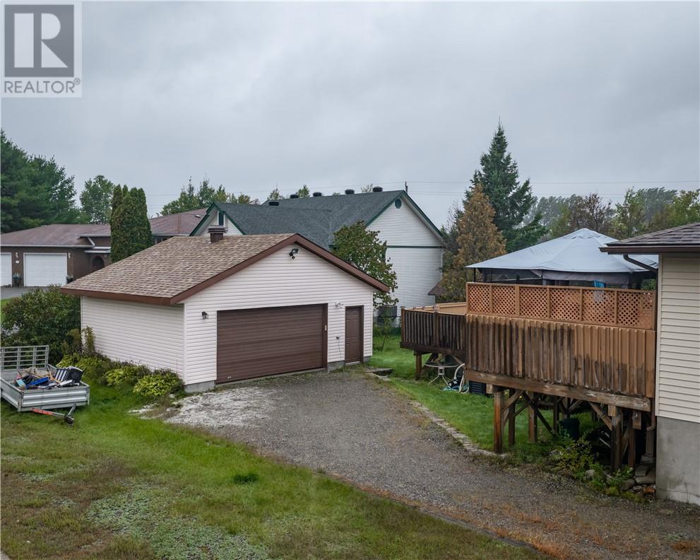 29 Carr Avenue - 26