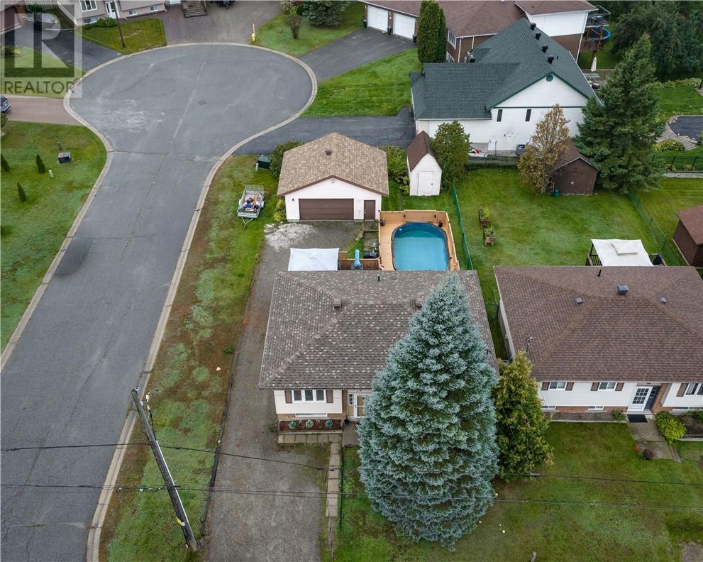29 Carr Avenue - 28