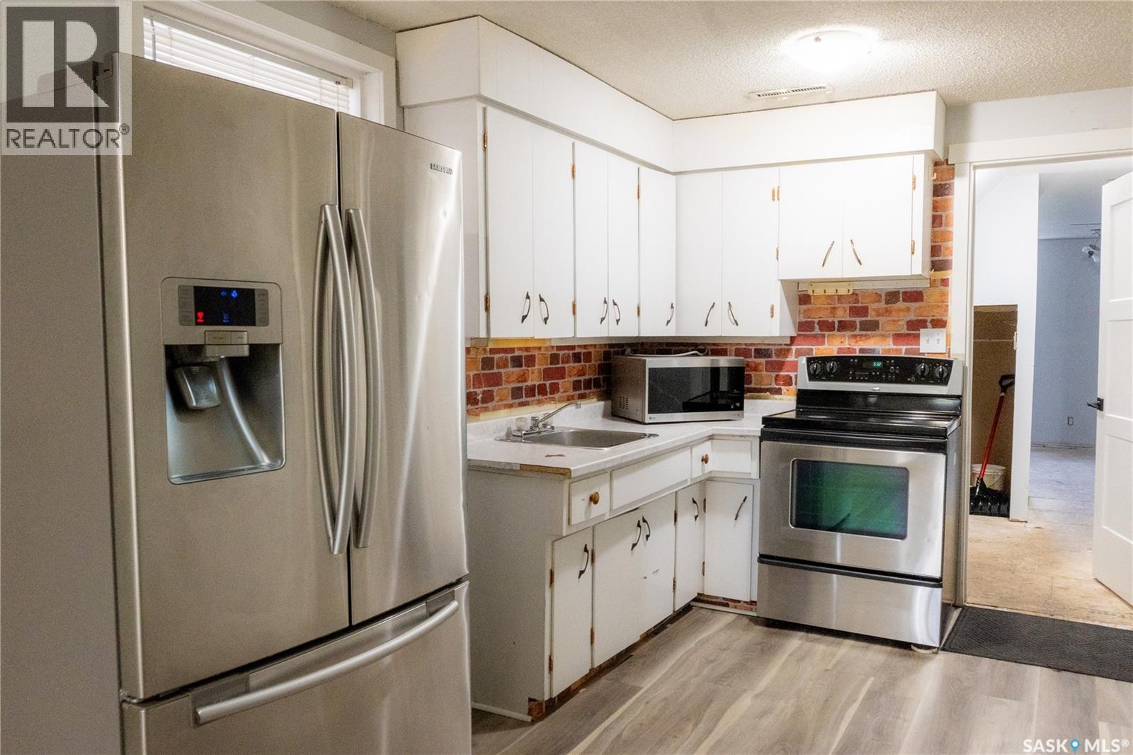 2232 McAra STREET - 16