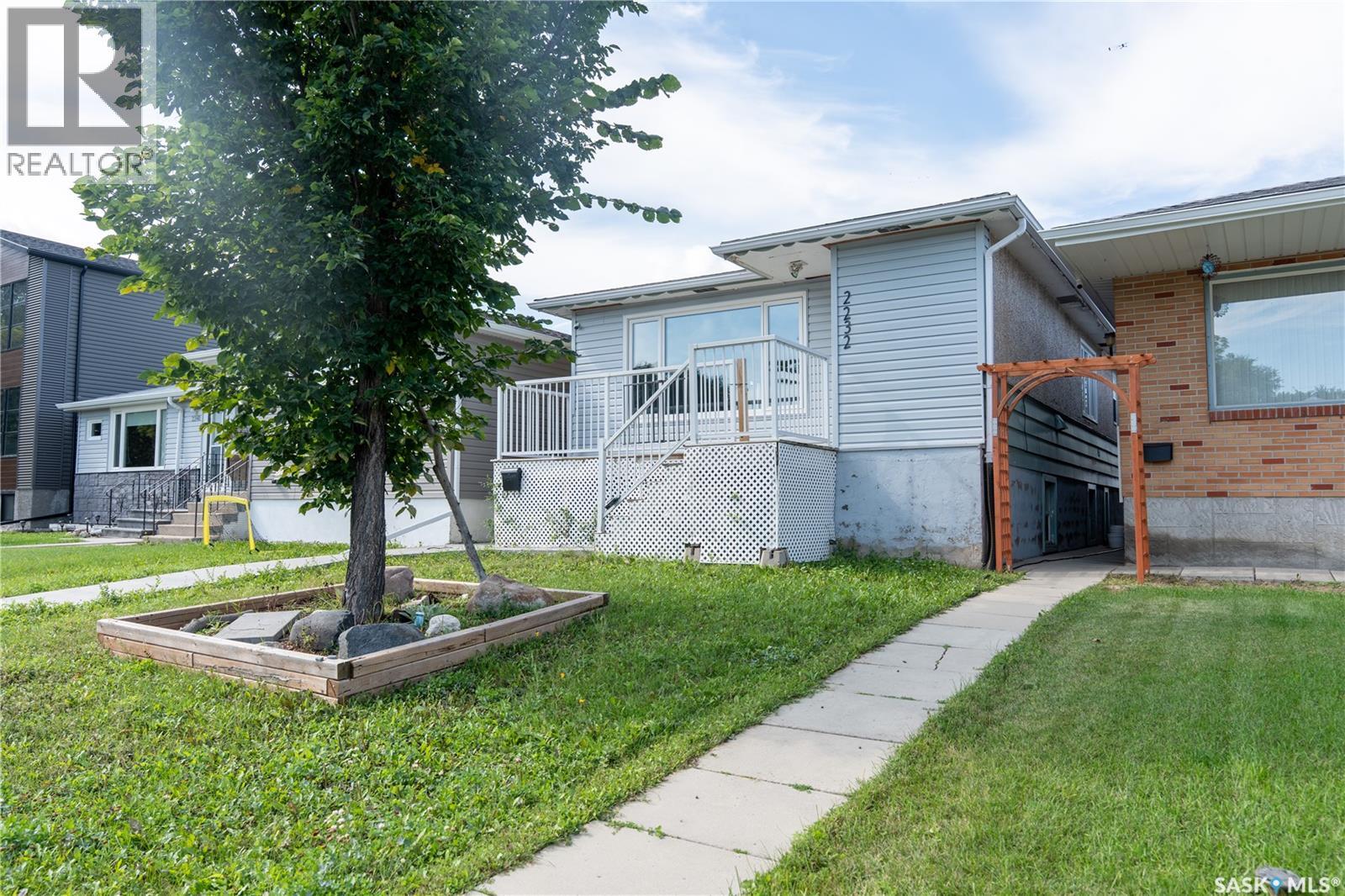 2232 McAra STREET - 2