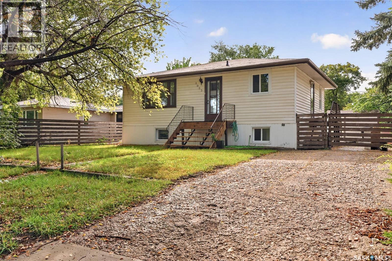 1023 Coteau STREET W, Moose Jaw — photo 2