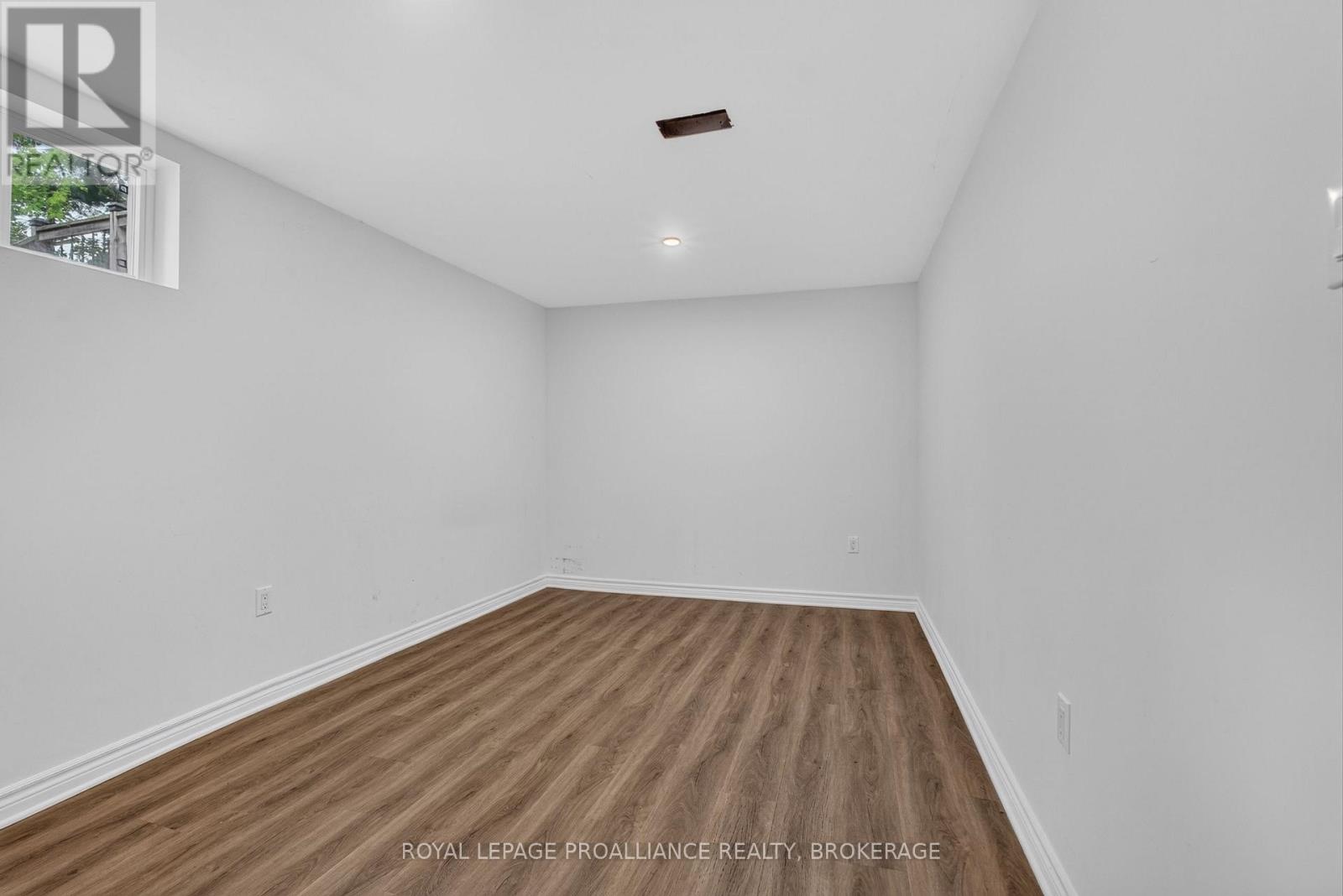 364 GLENGARRY ROAD - 25