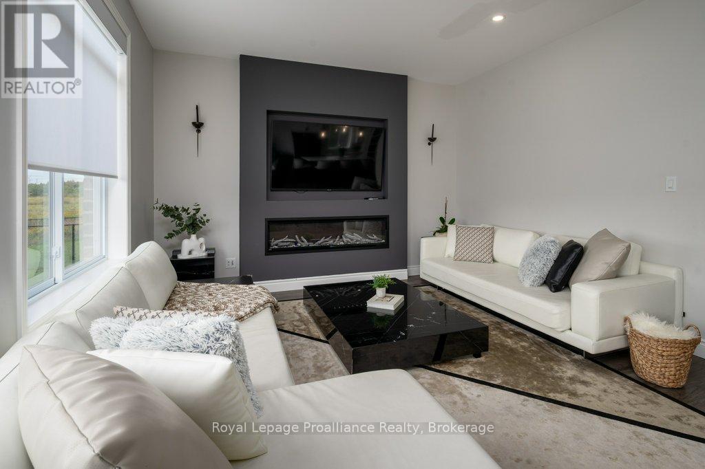 35 VIRGINIA CRESCENT - 22