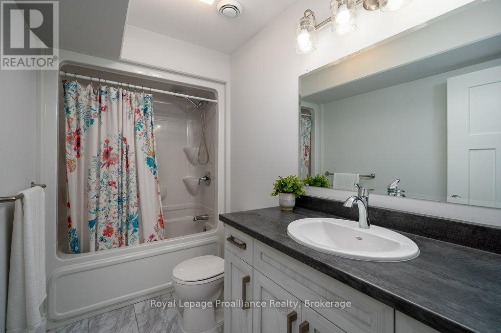 35 VIRGINIA CRESCENT - 43