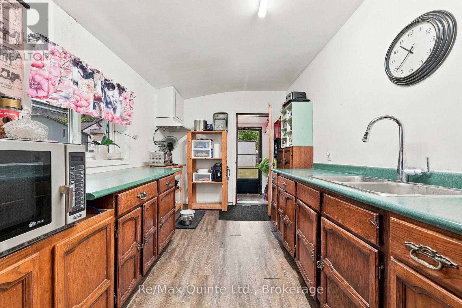 26 STRACHAN STREET - 10
