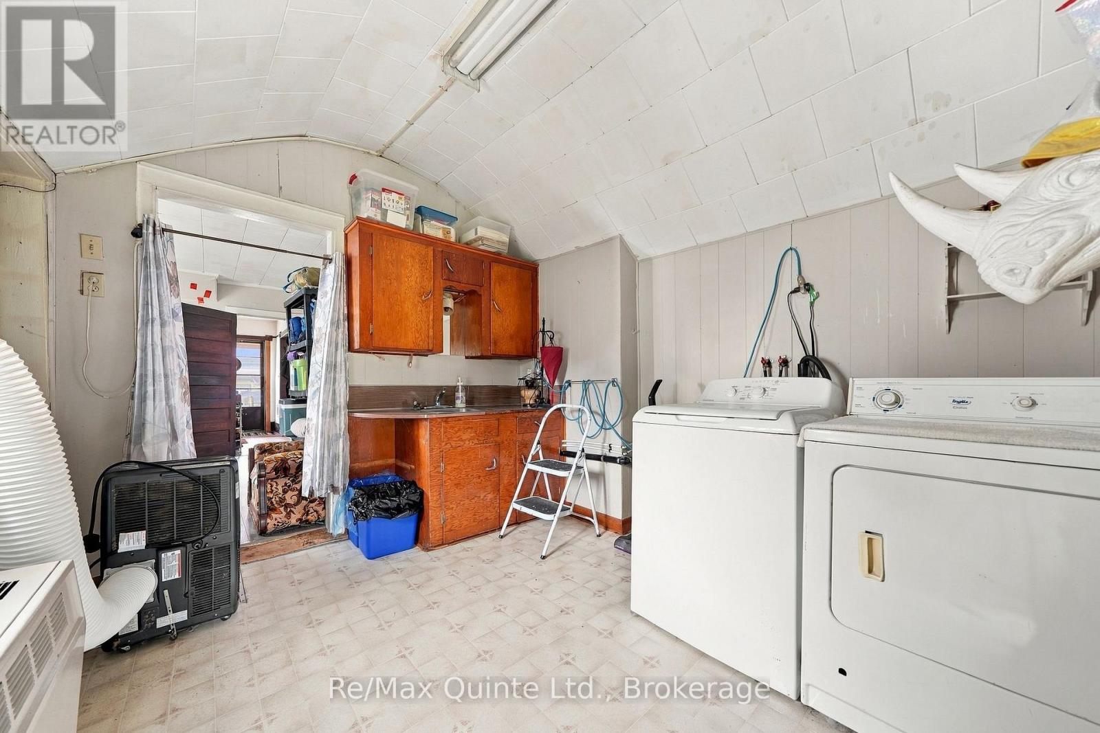 26 STRACHAN STREET - 14