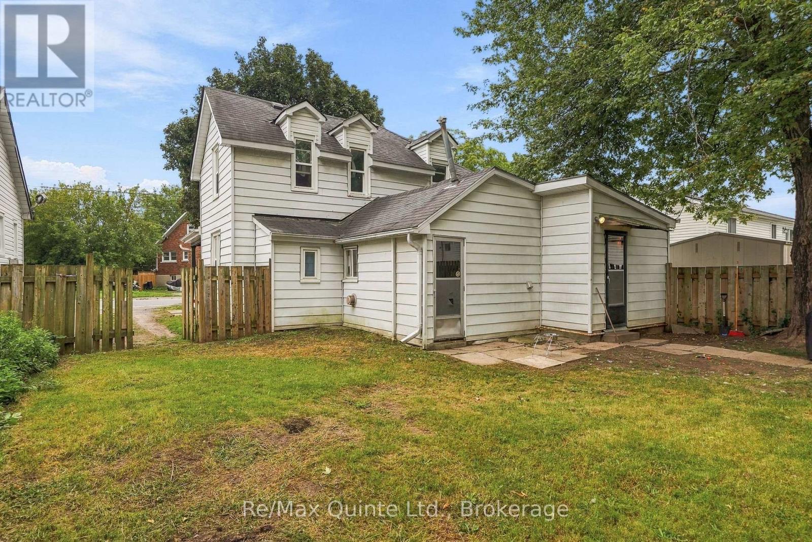 26 STRACHAN STREET - 23