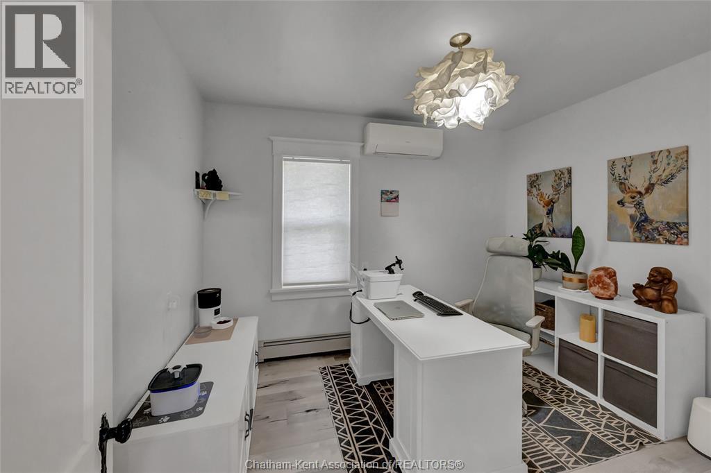 1134 Elizabeth STREET - 23