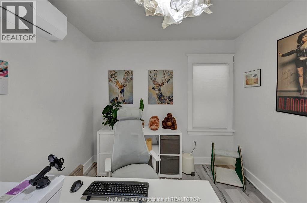 1134 Elizabeth STREET - 24